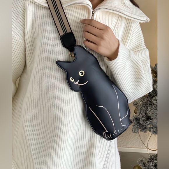 Black Cat-Shaped purse with pink trim - Picture 3 of 4